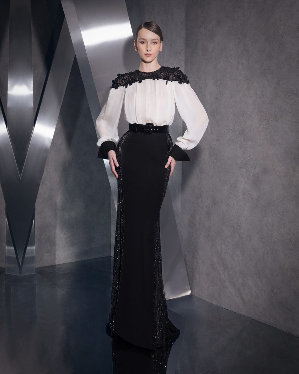 BLACK AND WHITE CREPE EMBROIDERY DRESS